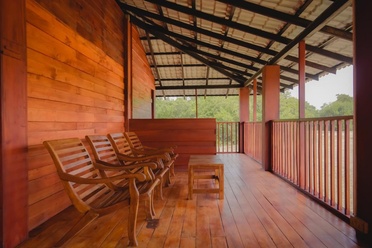 Hotel Kayjay Wild Wilpattu Esterno foto