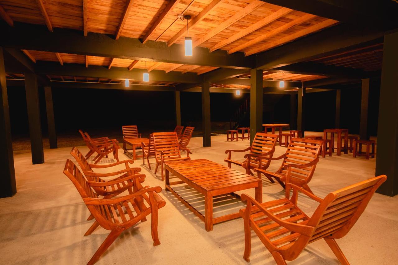 Hotel Kayjay Wild Wilpattu Esterno foto