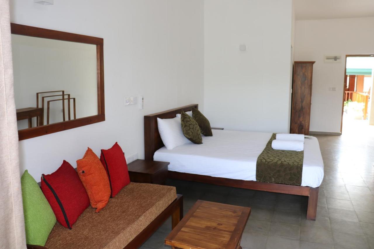 Hotel Kayjay Wild Wilpattu Esterno foto