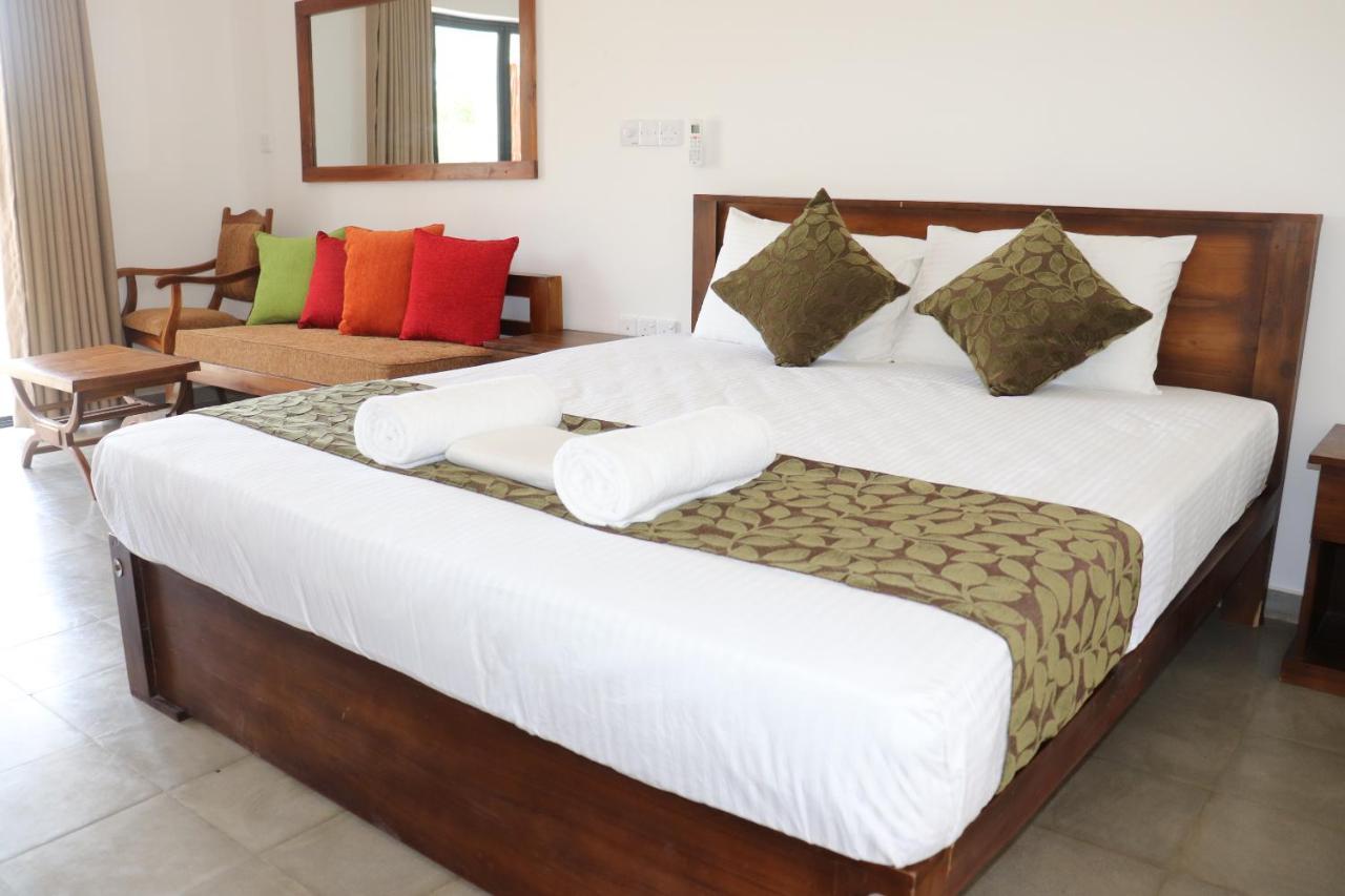 Hotel Kayjay Wild Wilpattu Esterno foto